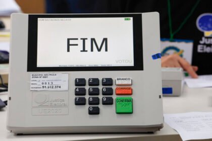 TSE substitui 421 urnas eletrônicas após falhas operacionais no início da votação deste domingo