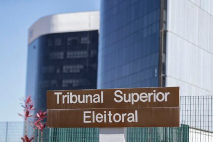 TSE veta anúncios de Lula que associavam Flávio Bolsonaro à manutenção da escala 6x1
