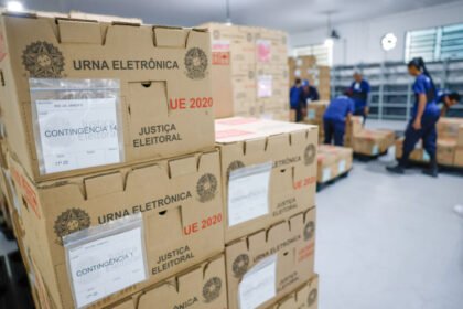 Tribunais finalizam logística de 560 mil urnas eletrônicas para o pleito deste domingo
