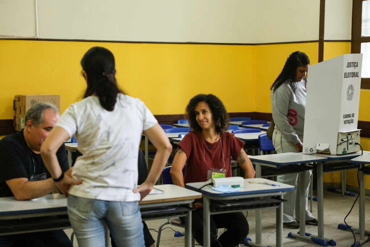 Urnas abertas neste domingo exigem atenção redobrada à ordem de votação e regras de conduta