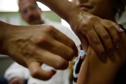 Vacinação contra HPV no SUS reduz em 78% consultas por lesões pré-cancerígenas