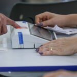 Votação prorrogada até as 19h vale apenas para seções onde as urnas seguem abertas
